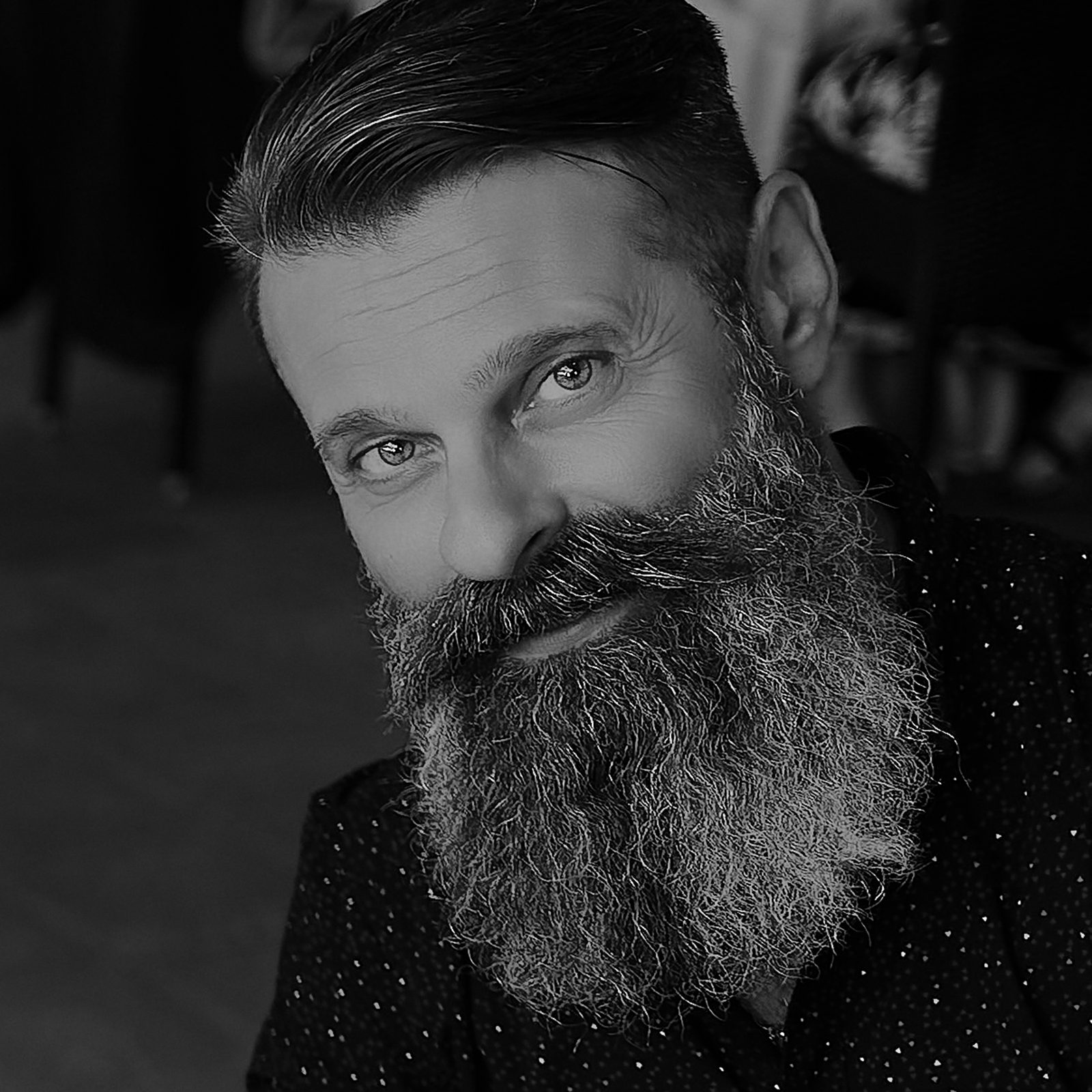 Giuseppe Irranca, fotografo ritrattista, in bianco e nero